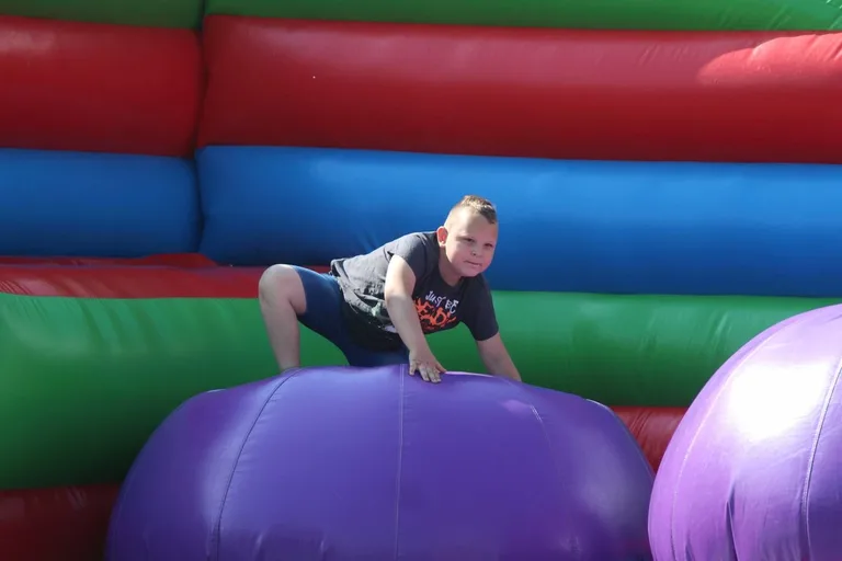 Festiwal Baniek Mydlanych - Zabawa dla wszystkich, magiczny widok dla każdego (zdjęcia)