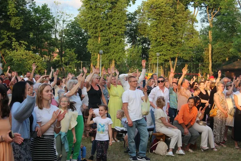 Koncert Uwielbienia - Zespół WierzTylko rozbudził duchową energię (zdjęcia, wideo)