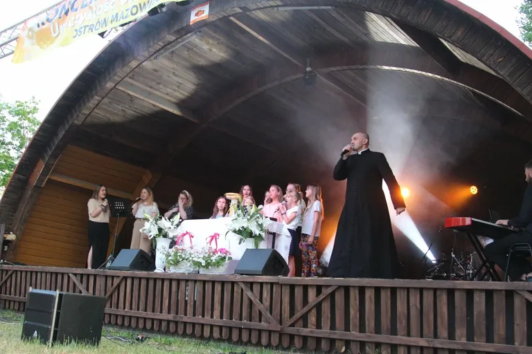 Koncert Uwielbienia - Zespół WierzTylko rozbudził duchową energię (zdjęcia, wideo)