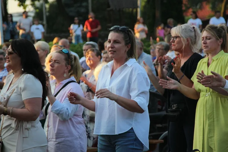 Koncert Uwielbienia - Zespół WierzTylko rozbudził duchową energię (zdjęcia, wideo)