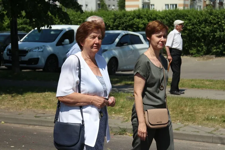 Wspólnota wiary na ulicach - Boże Ciało z parafią pw. Wniebowzięcia NMP w Ostrowi Mazowieckiej (zdjęcia)