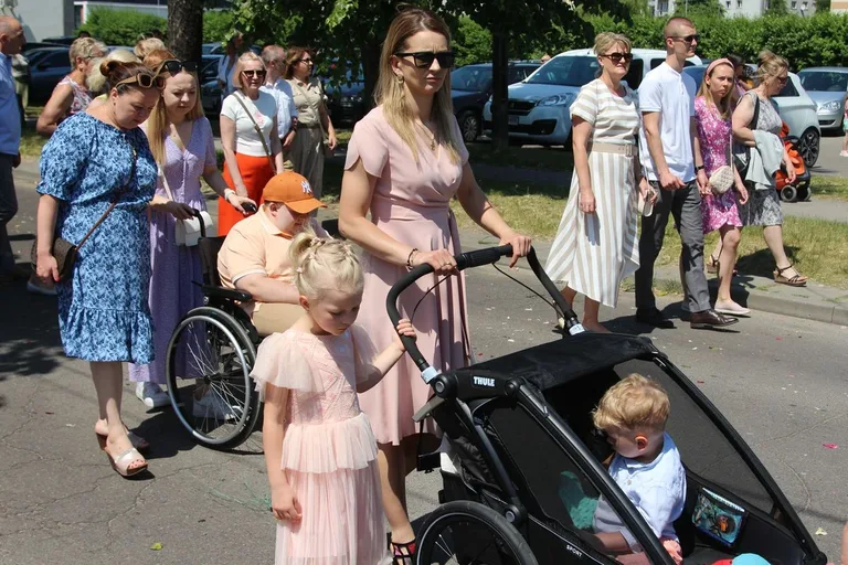 Wspólnota wiary na ulicach - Boże Ciało z parafią pw. Wniebowzięcia NMP w Ostrowi Mazowieckiej (zdjęcia)
