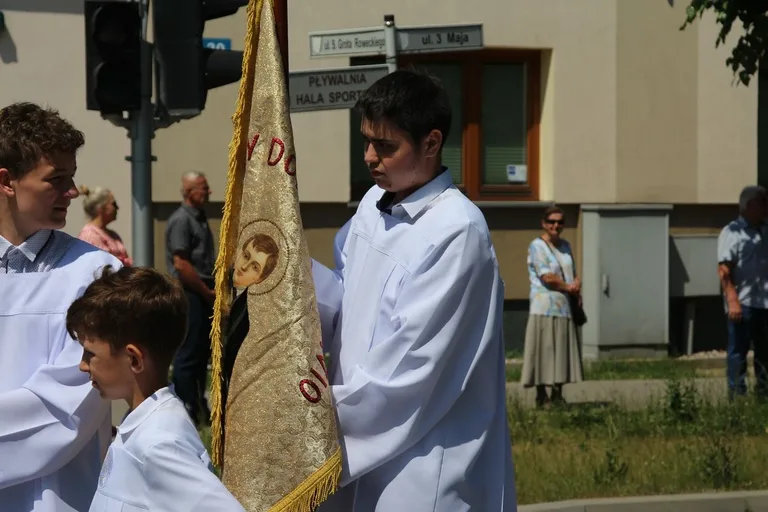 Wspólnota wiary na ulicach - Boże Ciało z parafią pw. Wniebowzięcia NMP w Ostrowi Mazowieckiej (zdjęcia)