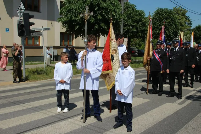 Wspólnota wiary na ulicach - Boże Ciało z parafią pw. Wniebowzięcia NMP w Ostrowi Mazowieckiej (zdjęcia)