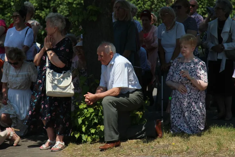 Wspólnota wiary na ulicach - Boże Ciało z parafią pw. Wniebowzięcia NMP w Ostrowi Mazowieckiej (zdjęcia)