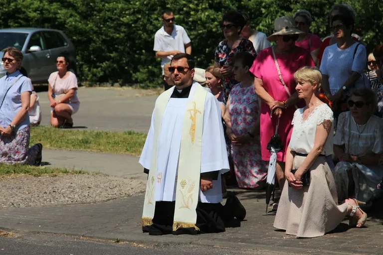 Wspólnota wiary na ulicach - Boże Ciało z parafią pw. Wniebowzięcia NMP w Ostrowi Mazowieckiej (zdjęcia)