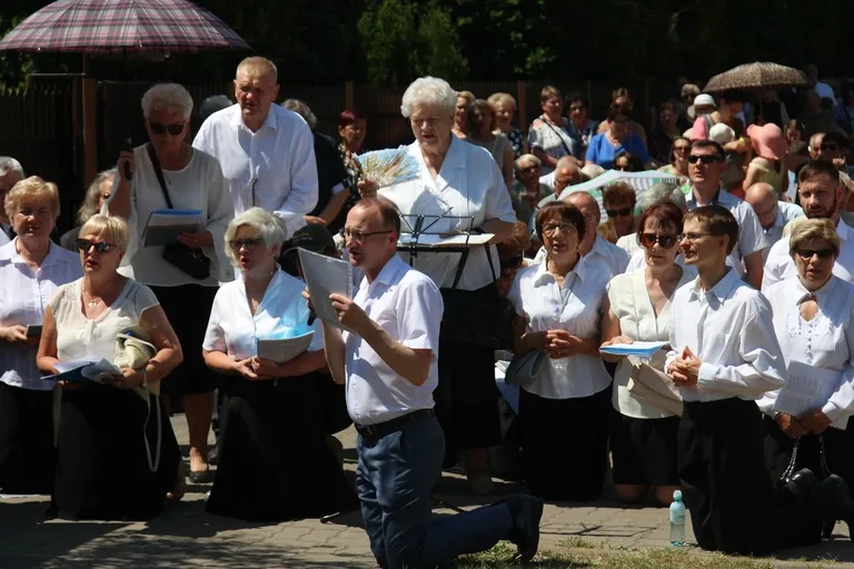 Wspólnota wiary na ulicach - Boże Ciało z parafią pw. Wniebowzięcia NMP w Ostrowi Mazowieckiej (zdjęcia)