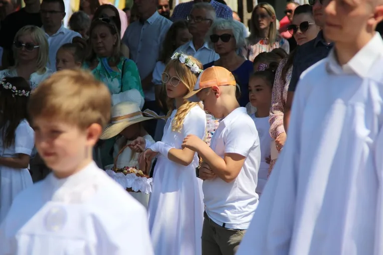 Wspólnota wiary na ulicach - Boże Ciało z parafią pw. Wniebowzięcia NMP w Ostrowi Mazowieckiej (zdjęcia)