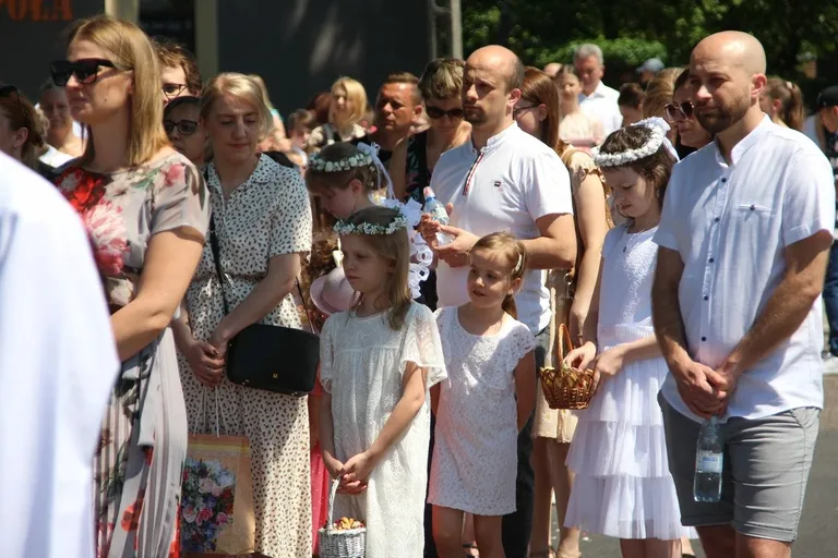 Wspólnota wiary na ulicach - Boże Ciało z parafią pw. Wniebowzięcia NMP w Ostrowi Mazowieckiej (zdjęcia)