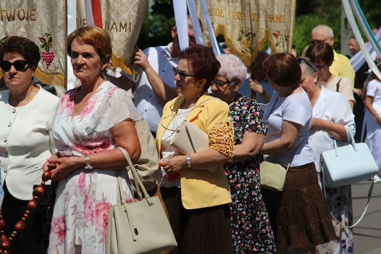 Wspólnota wiary na ulicach - Boże Ciało z parafią pw. Wniebowzięcia NMP w Ostrowi Mazowieckiej (zdjęcia)