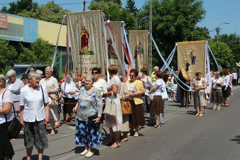 Wspólnota wiary na ulicach - Boże Ciało z parafią pw. Wniebowzięcia NMP w Ostrowi Mazowieckiej (zdjęcia)