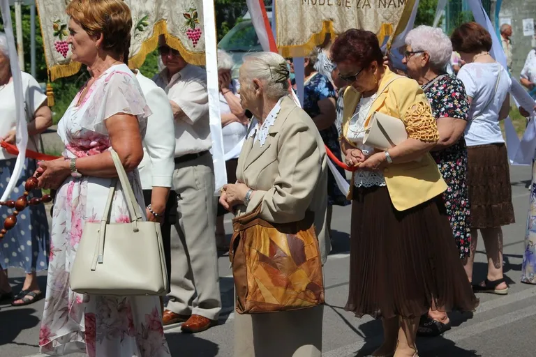 Wspólnota wiary na ulicach - Boże Ciało z parafią pw. Wniebowzięcia NMP w Ostrowi Mazowieckiej (zdjęcia)