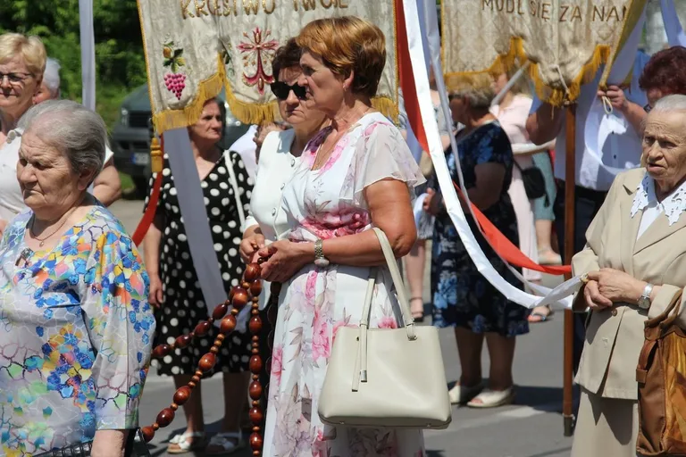 Wspólnota wiary na ulicach - Boże Ciało z parafią pw. Wniebowzięcia NMP w Ostrowi Mazowieckiej (zdjęcia)
