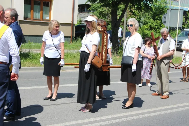 Wspólnota wiary na ulicach - Boże Ciało z parafią pw. Wniebowzięcia NMP w Ostrowi Mazowieckiej (zdjęcia)