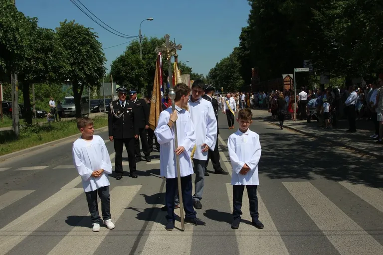 Wspólnota wiary na ulicach - Boże Ciało z parafią pw. Wniebowzięcia NMP w Ostrowi Mazowieckiej (zdjęcia)