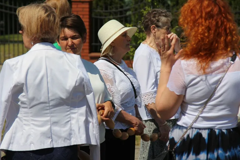Z parafią pw. Opatrzności Bożej przez ulice Ostrowi Mazowieckiej. Uroczysta procesja Bożego Ciała (zdjęcia)
