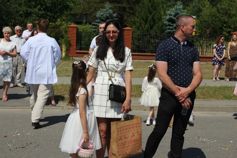 Z parafią pw. Opatrzności Bożej przez ulice Ostrowi Mazowieckiej. Uroczysta procesja Bożego Ciała (zdjęcia)