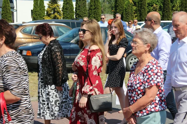 Z parafią pw. Opatrzności Bożej przez ulice Ostrowi Mazowieckiej. Uroczysta procesja Bożego Ciała (zdjęcia)