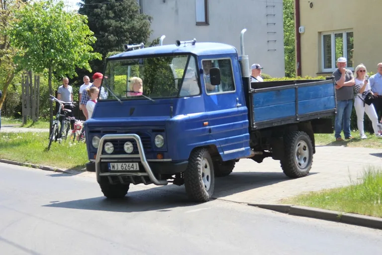 Magia dawnych czasów ożyła! Zlot samochodów klasycznych i zabytkowych w Ostrowi Mazowieckiej (zdjęcia)