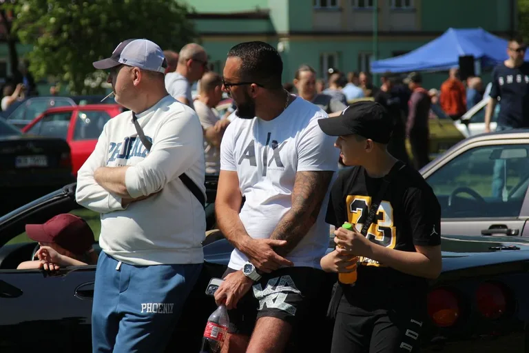 Magia dawnych czasów ożyła! Zlot samochodów klasycznych i zabytkowych w Ostrowi Mazowieckiej (zdjęcia)