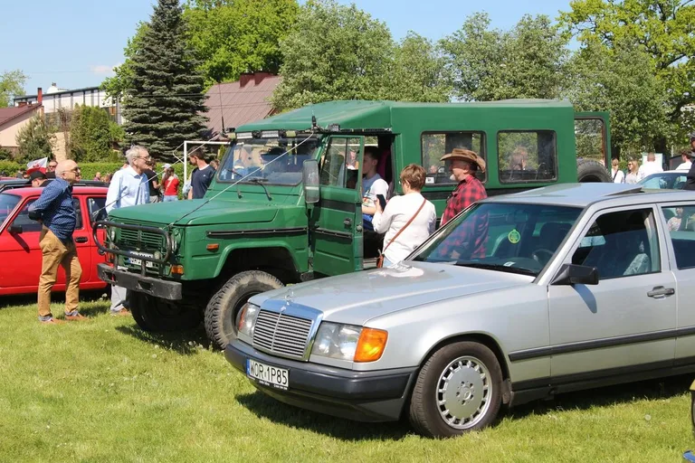 Magia dawnych czasów ożyła! Zlot samochodów klasycznych i zabytkowych w Ostrowi Mazowieckiej (zdjęcia)
