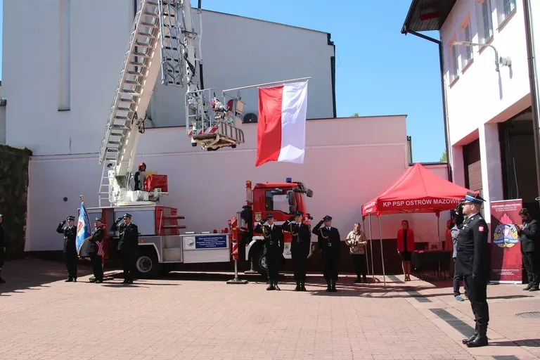 Uroczyste Obchody Dnia Strażaka w Ostrowi Mazowieckiej - honor, odznaczenia i wyróżnienia (zdjęcia)
