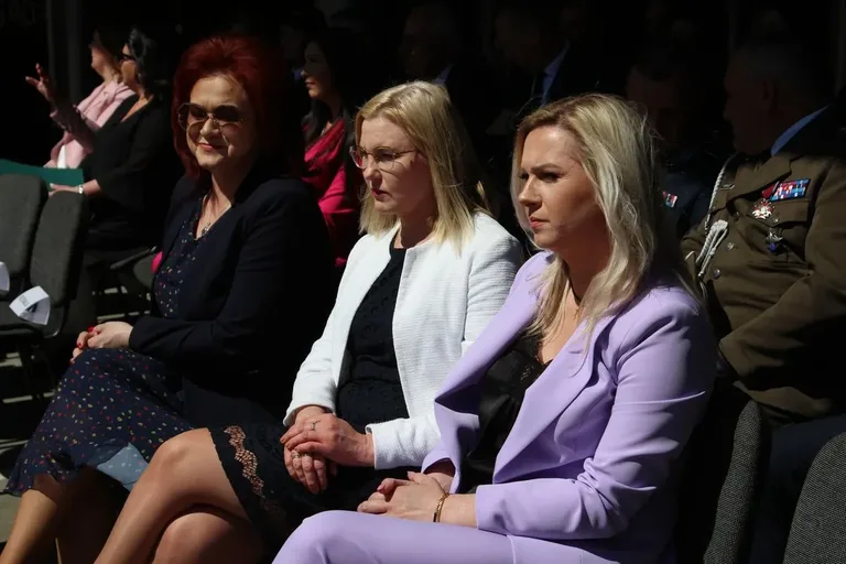 Uroczyste Obchody Dnia Strażaka w Ostrowi Mazowieckiej - honor, odznaczenia i wyróżnienia (zdjęcia)