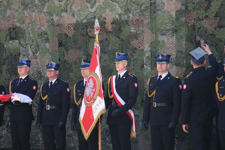Uroczyste Obchody Dnia Strażaka w Ostrowi Mazowieckiej - honor, odznaczenia i wyróżnienia (zdjęcia)
