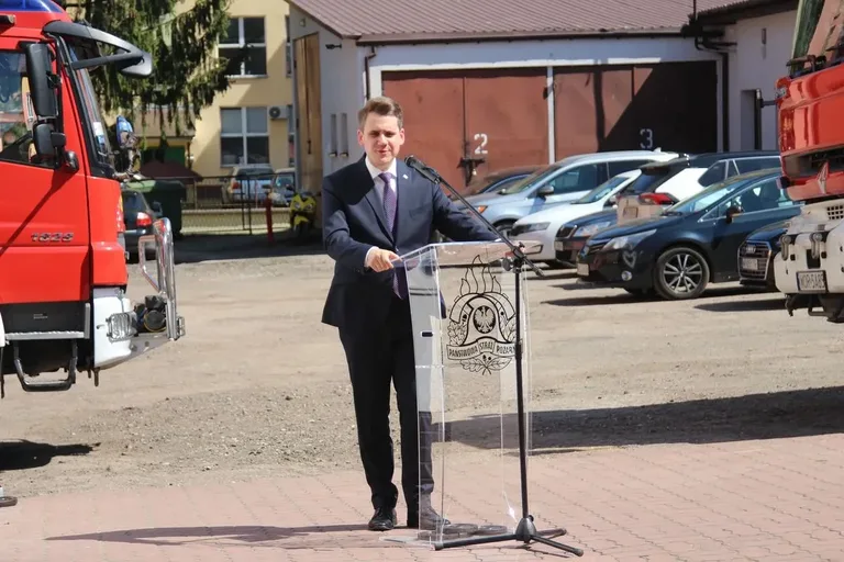 Uroczyste Obchody Dnia Strażaka w Ostrowi Mazowieckiej - honor, odznaczenia i wyróżnienia (zdjęcia)