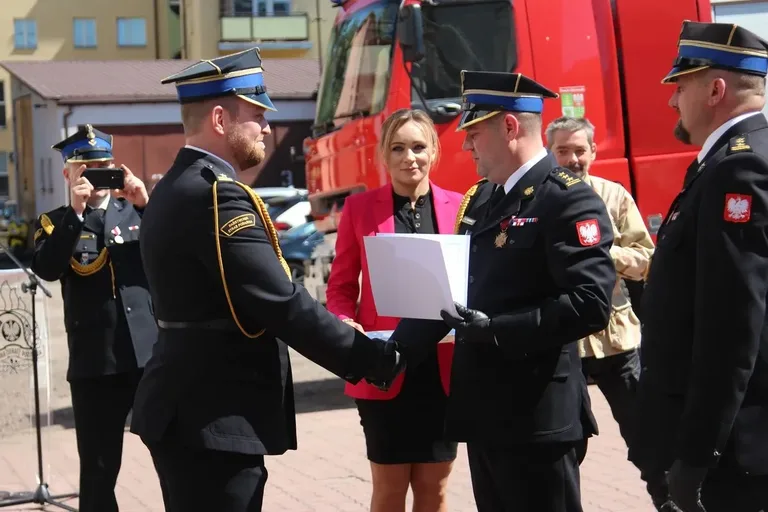 Uroczyste Obchody Dnia Strażaka w Ostrowi Mazowieckiej - honor, odznaczenia i wyróżnienia (zdjęcia)