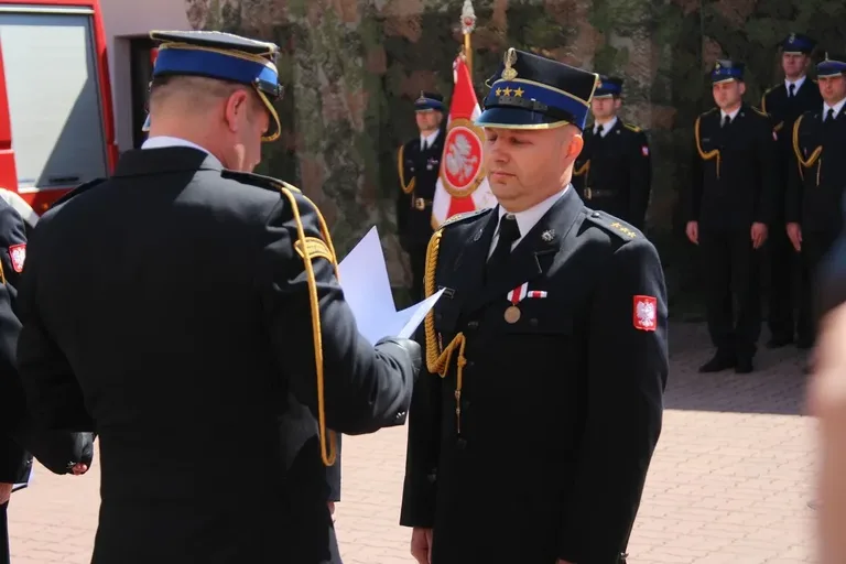 Uroczyste Obchody Dnia Strażaka w Ostrowi Mazowieckiej - honor, odznaczenia i wyróżnienia (zdjęcia)