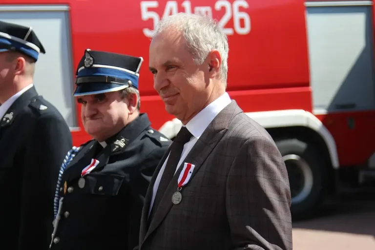 Uroczyste Obchody Dnia Strażaka w Ostrowi Mazowieckiej - honor, odznaczenia i wyróżnienia (zdjęcia)