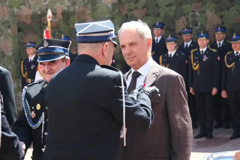 Uroczyste Obchody Dnia Strażaka w Ostrowi Mazowieckiej - honor, odznaczenia i wyróżnienia (zdjęcia)
