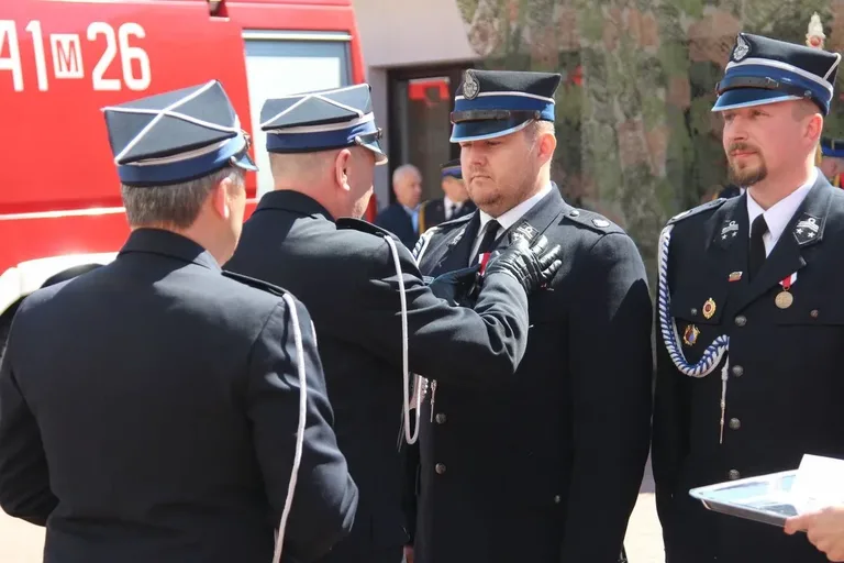 Uroczyste Obchody Dnia Strażaka w Ostrowi Mazowieckiej - honor, odznaczenia i wyróżnienia (zdjęcia)