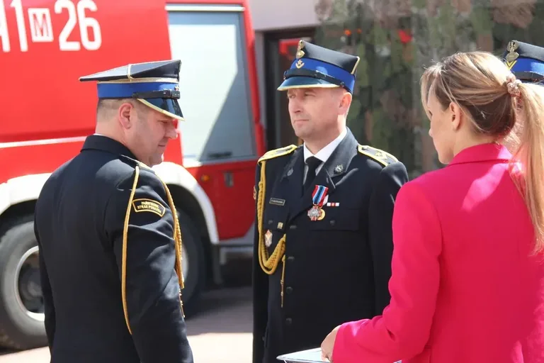 Uroczyste Obchody Dnia Strażaka w Ostrowi Mazowieckiej - honor, odznaczenia i wyróżnienia (zdjęcia)