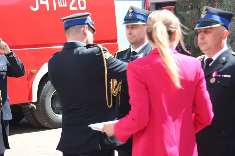 Uroczyste Obchody Dnia Strażaka w Ostrowi Mazowieckiej - honor, odznaczenia i wyróżnienia (zdjęcia)