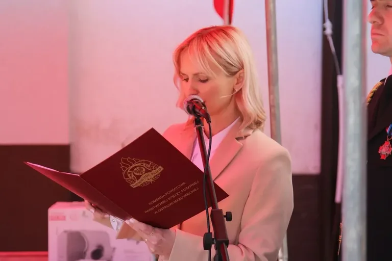 Uroczyste Obchody Dnia Strażaka w Ostrowi Mazowieckiej - honor, odznaczenia i wyróżnienia (zdjęcia)