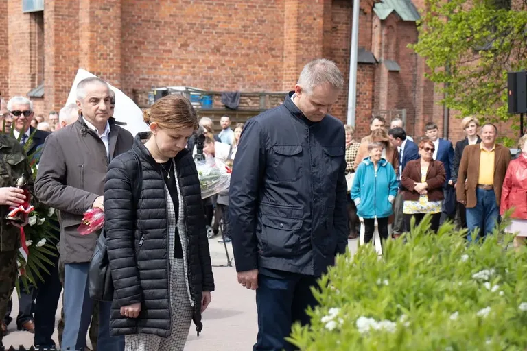 Pamięć o bohaterach - obchody rocznicy uchwalenia Konstytucji 3 maja w Ostrowi Mazowieckiej (zdjęcia)