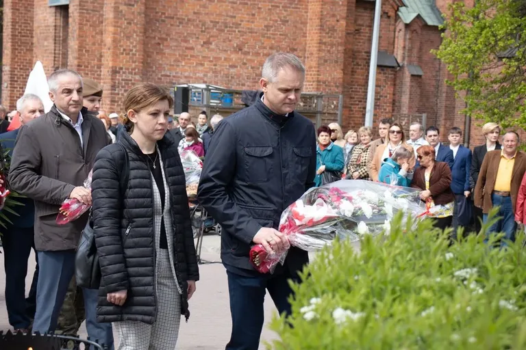 Pamięć o bohaterach - obchody rocznicy uchwalenia Konstytucji 3 maja w Ostrowi Mazowieckiej (zdjęcia)