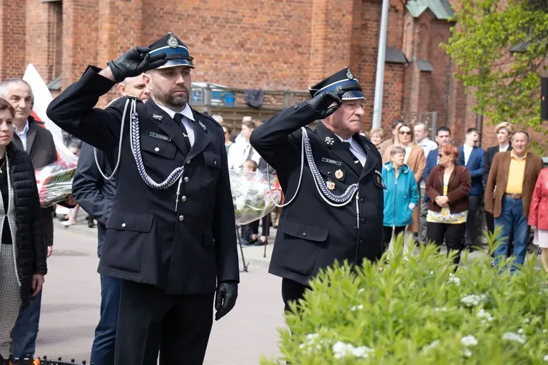 Pamięć o bohaterach - obchody rocznicy uchwalenia Konstytucji 3 maja w Ostrowi Mazowieckiej (zdjęcia)