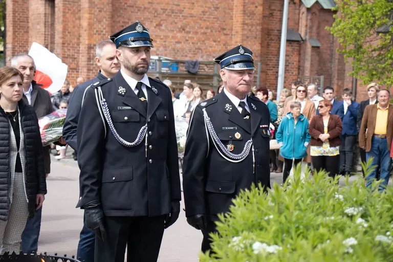 Pamięć o bohaterach - obchody rocznicy uchwalenia Konstytucji 3 maja w Ostrowi Mazowieckiej (zdjęcia)