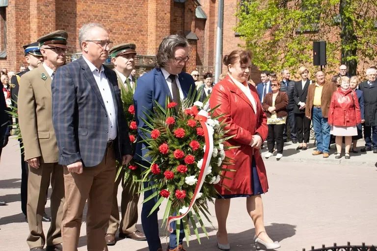 Pamięć o bohaterach - obchody rocznicy uchwalenia Konstytucji 3 maja w Ostrowi Mazowieckiej (zdjęcia)