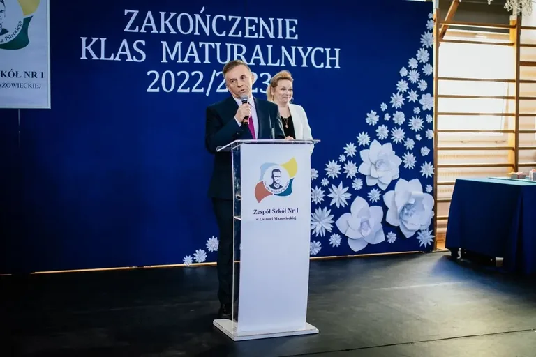 Świadectwa wręczone! Zakończenie roku szkolnego maturzystów z ostrowskiego "Rubinka" (zdjęcia)