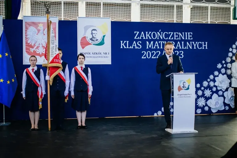 Świadectwa wręczone! Zakończenie roku szkolnego maturzystów z ostrowskiego "Rubinka" (zdjęcia)