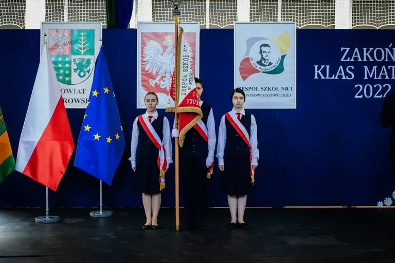 Świadectwa wręczone! Zakończenie roku szkolnego maturzystów z ostrowskiego "Rubinka" (zdjęcia)