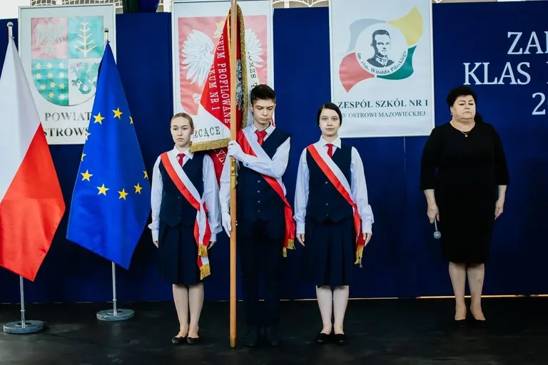 Świadectwa wręczone! Zakończenie roku szkolnego maturzystów z ostrowskiego "Rubinka" (zdjęcia)