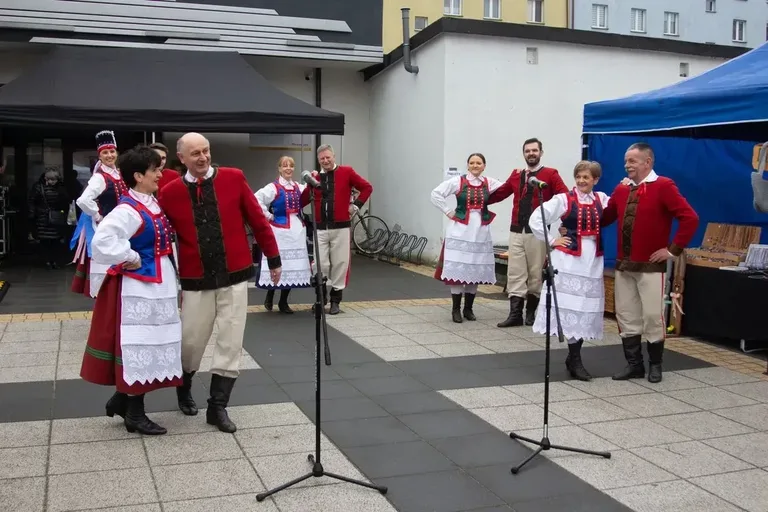 Jarmark Wielkanocny w Ostrowi Mazowieckiej – pyszne smaki i wspaniała zabawa! (zdjęcia, wideo)