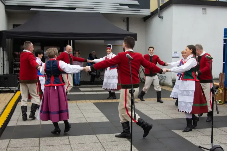 Jarmark Wielkanocny w Ostrowi Mazowieckiej – pyszne smaki i wspaniała zabawa! (zdjęcia, wideo)