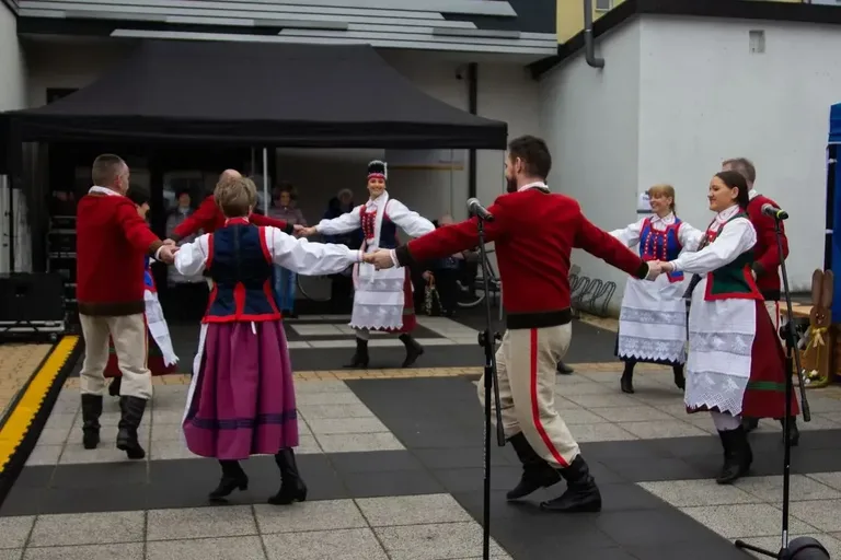 Jarmark Wielkanocny w Ostrowi Mazowieckiej – pyszne smaki i wspaniała zabawa! (zdjęcia, wideo)
