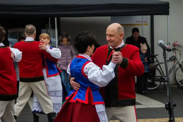 Jarmark Wielkanocny w Ostrowi Mazowieckiej – pyszne smaki i wspaniała zabawa! (zdjęcia, wideo)